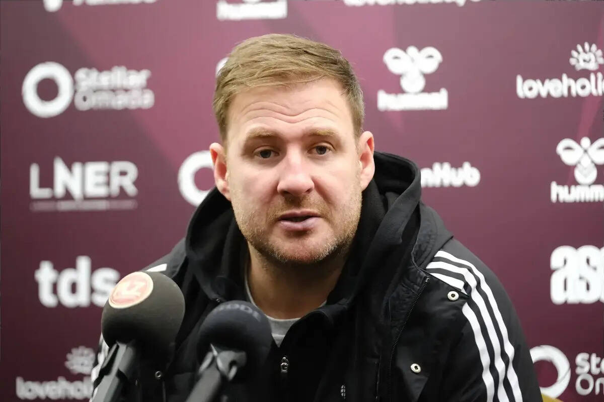 Aberdeen Boss Claims Nygren ‘Offside’ – Urges Players to Go Down