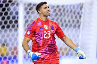 Viljami Sinisalo mimics ex-teammate Emi Martinez as Celtic star goads Rangers during shootout win