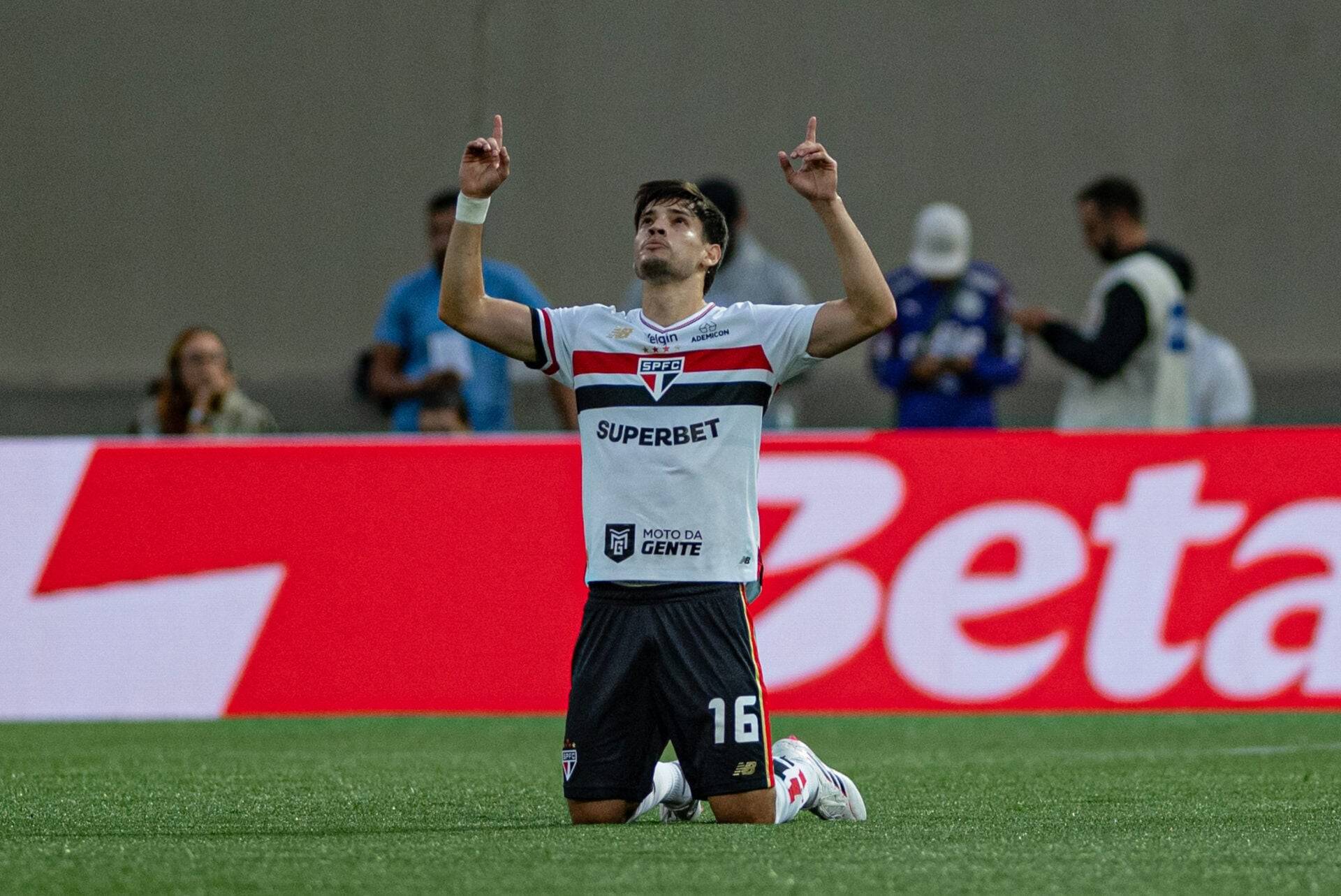 Hernan Crespo exit could be the perfect chance for Celtic to sign Damian Bobadilla