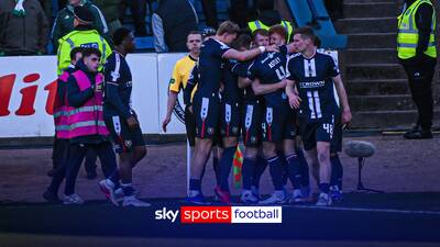 Murray converts from the spot to level for Dundee!