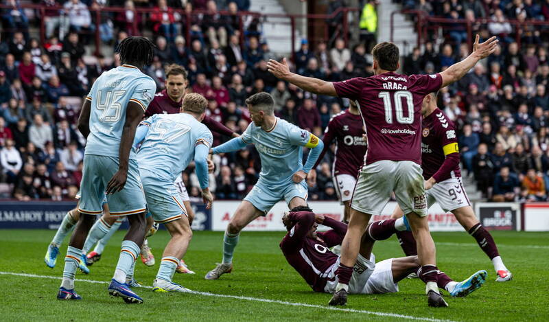 There were some shocking refereeing decisions over the weekend, and they clearly benefitted Celtic’s title rivals