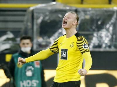 Woops! Celtic pay tribute to Erling Haaland!