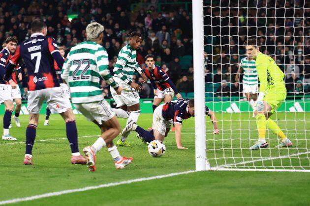 Dundee star reveals contract talks despite Celtic links