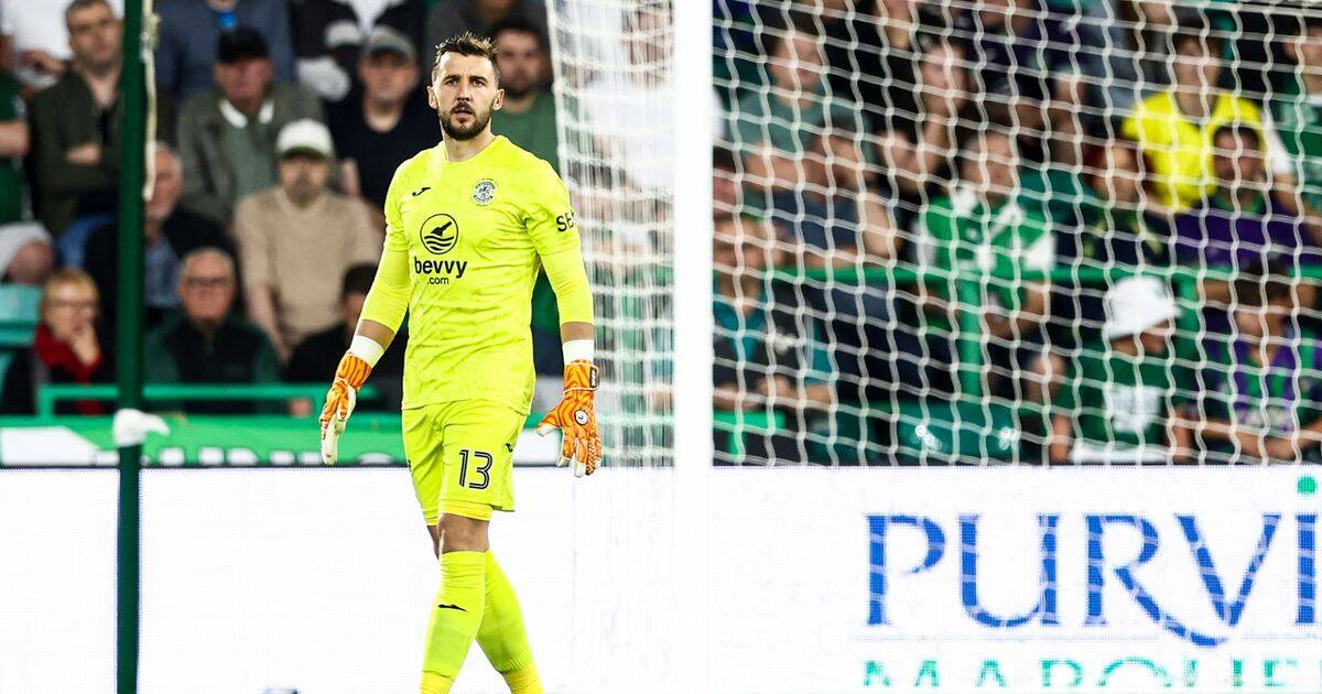 Hibs keeper Jordan Smith reveals awkward toilet dash before Hearts derby entrance and fires back at ‘lie down’ claims