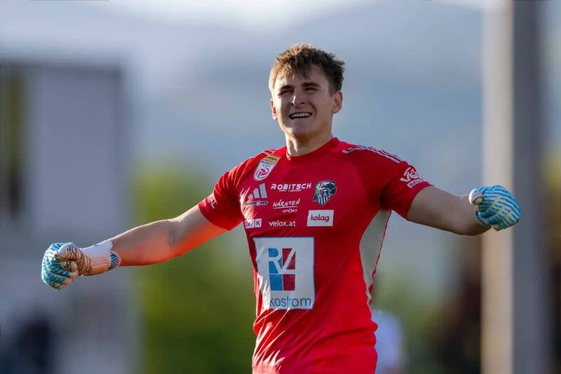 Celtic Join Race for Highly-Rated Goalkeeper