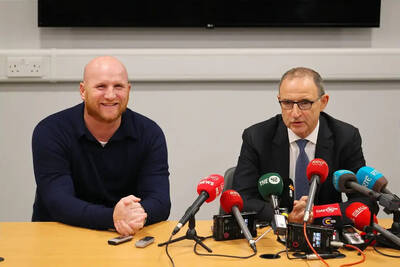 John Hartson Sends Celtic Title Warning