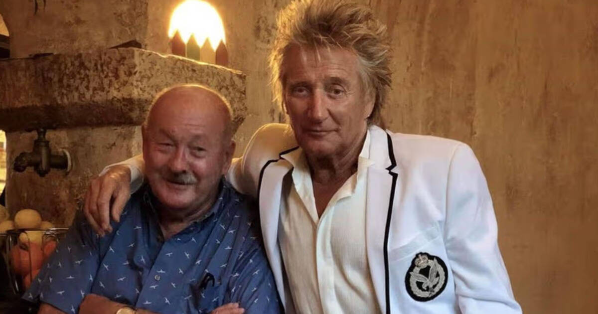 Sir Rod Stewart pays tribute to Celtic hero and parties in Lanarkshire bar