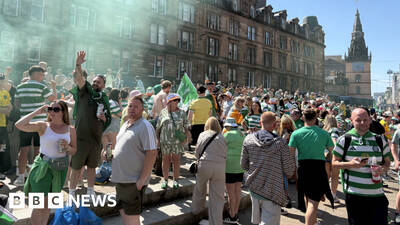 Jubilant Celtic fans celebrate on streets of Glasgow Jubilant Celtic fans celebrate on streets of Glasgow