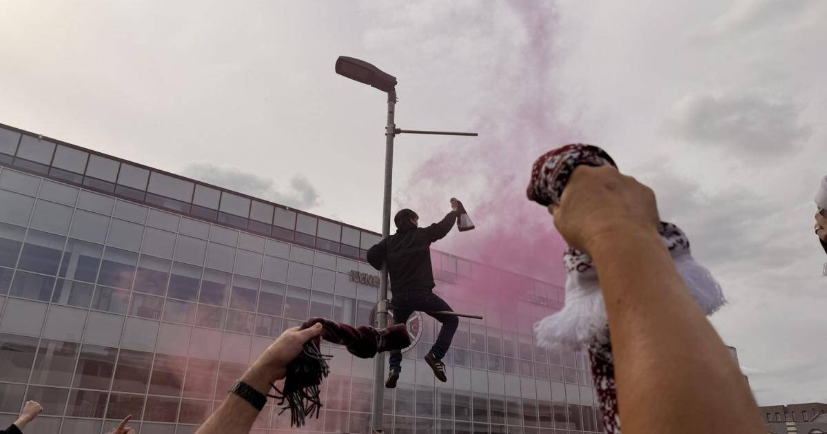 Watch as Hearts fans give team heroes’ welcome on return to Tynecastle