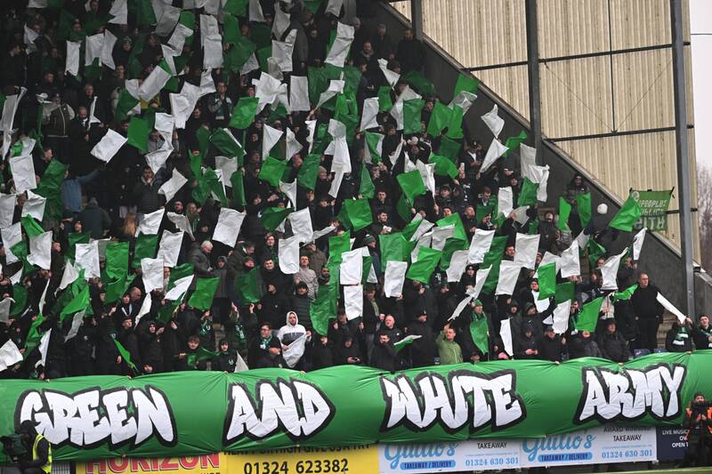 Hibs fans celebrate wildly as Celtic crush Hearts’ title dream