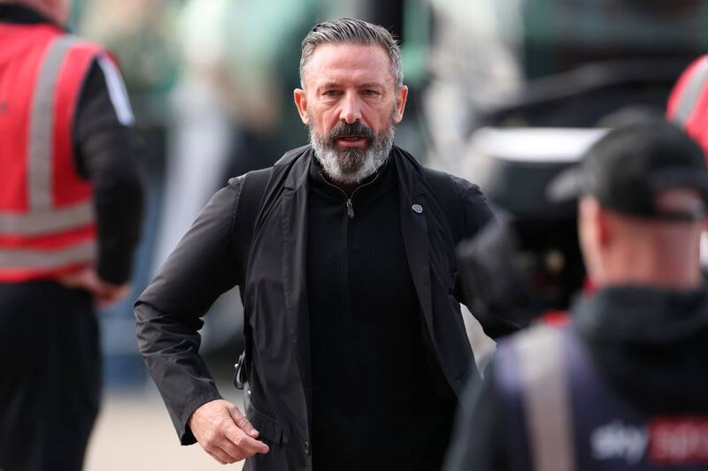 Watch Celtic fans jeer Derek McInnes as Hearts arrive for title decider