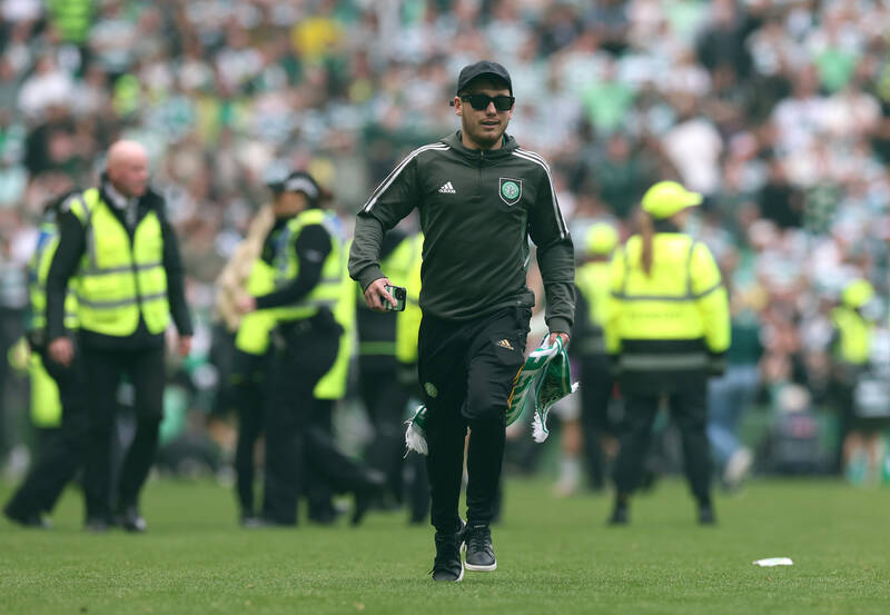 Celtic 3-1 Hearts – Club statement on pitch invasion plus reaction from fans