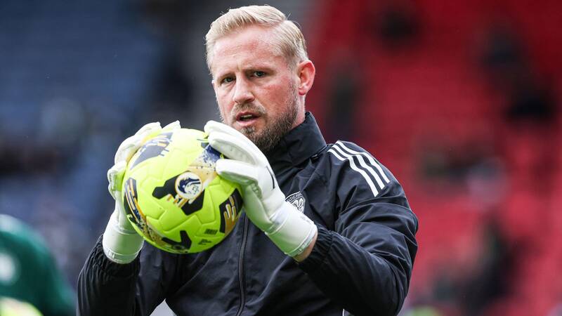 Celtic and former Leicester ‘keeper Schmeichel retires