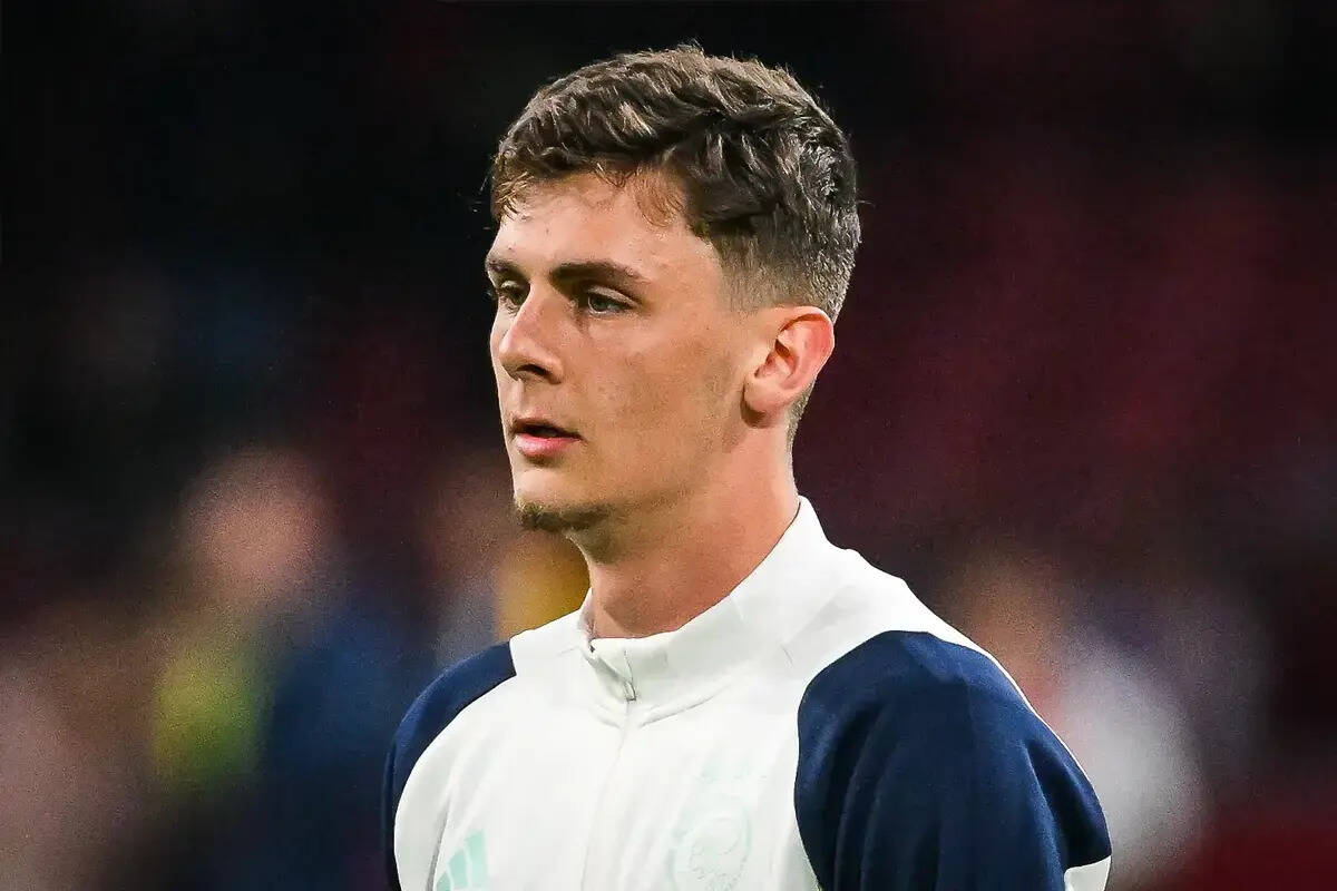 Celtic Eye World Cup-Bound Midfielder
