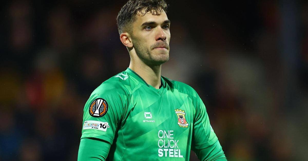 In-demand goalkeeper sends ‘next step’ message amid Celtic transfer links