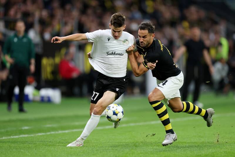 Rangers stance on making transfer move for star Celtic are ‘closest’ to signing as signature race heats up