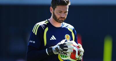 Craig Gordon Celtic ‘injustice’ potshot sees Hearts star lock down post