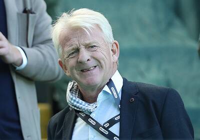 Gordon Strachan reacts to Martin O’Neill staying at Celtic for another season in typical fashion