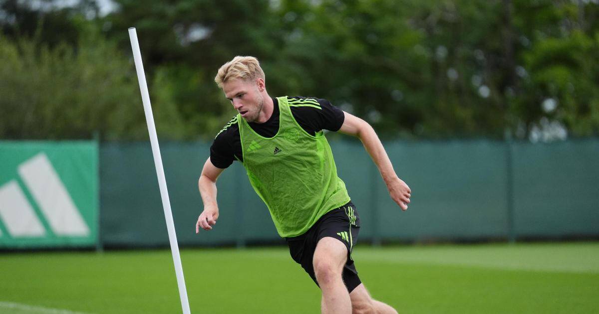 Recently-departed Celtic star ‘closing in’ on EFL move after contract termination