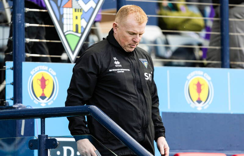 Neil Lennon demands Desmond put his money where his mouth is for MON – pot, kettle, and the blackest of blacks… Neil Lennon demands Desmond put his money where his mouth is for MON – pot, kettle, and the blackest of blacks…
