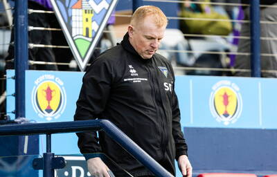 Neil Lennon demands Desmond put his money where his mouth is for MON – pot, kettle, and the blackest of blacks… Neil Lennon demands Desmond put his money where his mouth is for MON – pot, kettle, and the blackest of blacks…