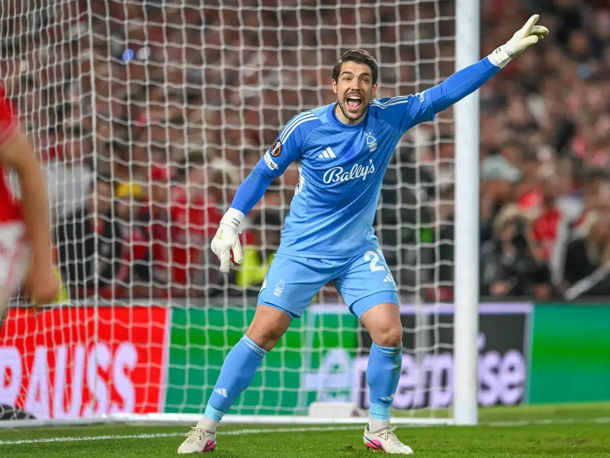 Celtic Goalkeeper Target Becomes Available