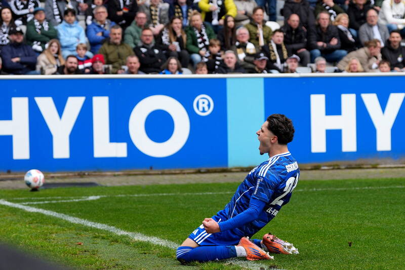 Celtic target Soufiane El Faouzi dubbed “a machine” by his Schalke 04 captain