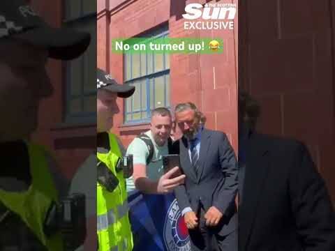 😂 McInnes’ EMBARRASSING Rangers entrance 😂
