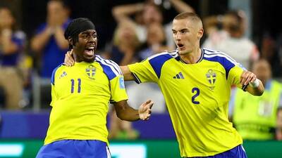 Japan 1 Sweden 1: Elanga’s stunning equaliser ensures both sides progress to knockouts but Swedes face horror last 32
