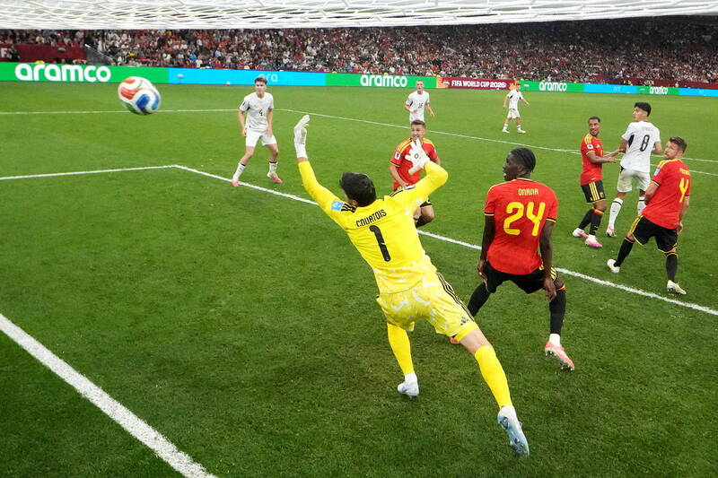 Just scores again as New Zealand eliminated. Time for Celtic to snap Elijah up