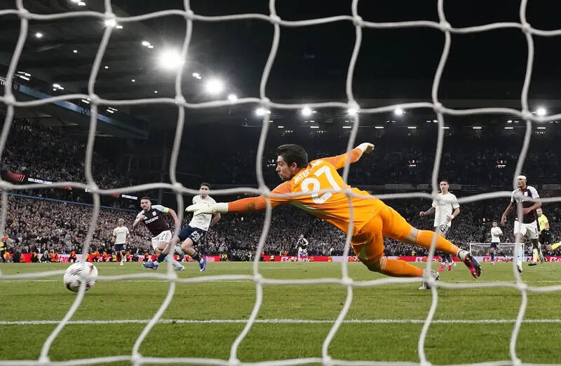 Celtic-Linked Goalkeeper Rejects Wolfsburg Move