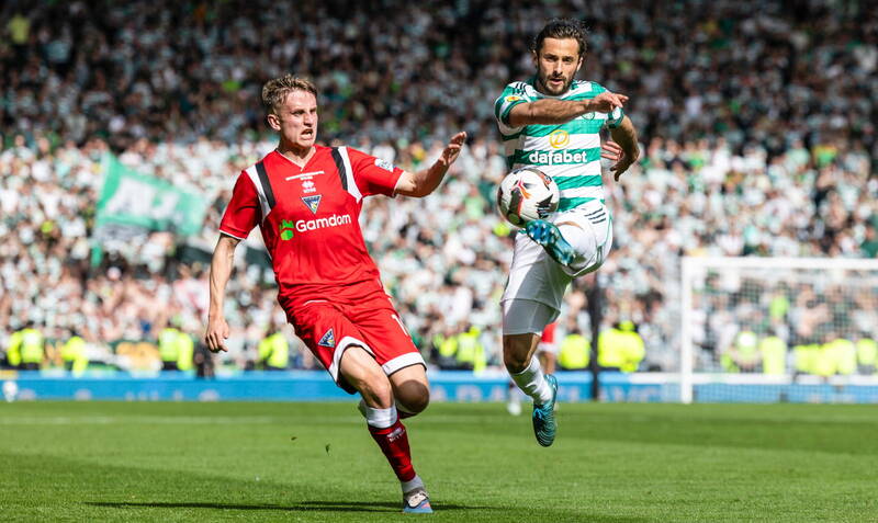 Sarrachi is an open goal. For God’s sake, Celtic, put it in the net.