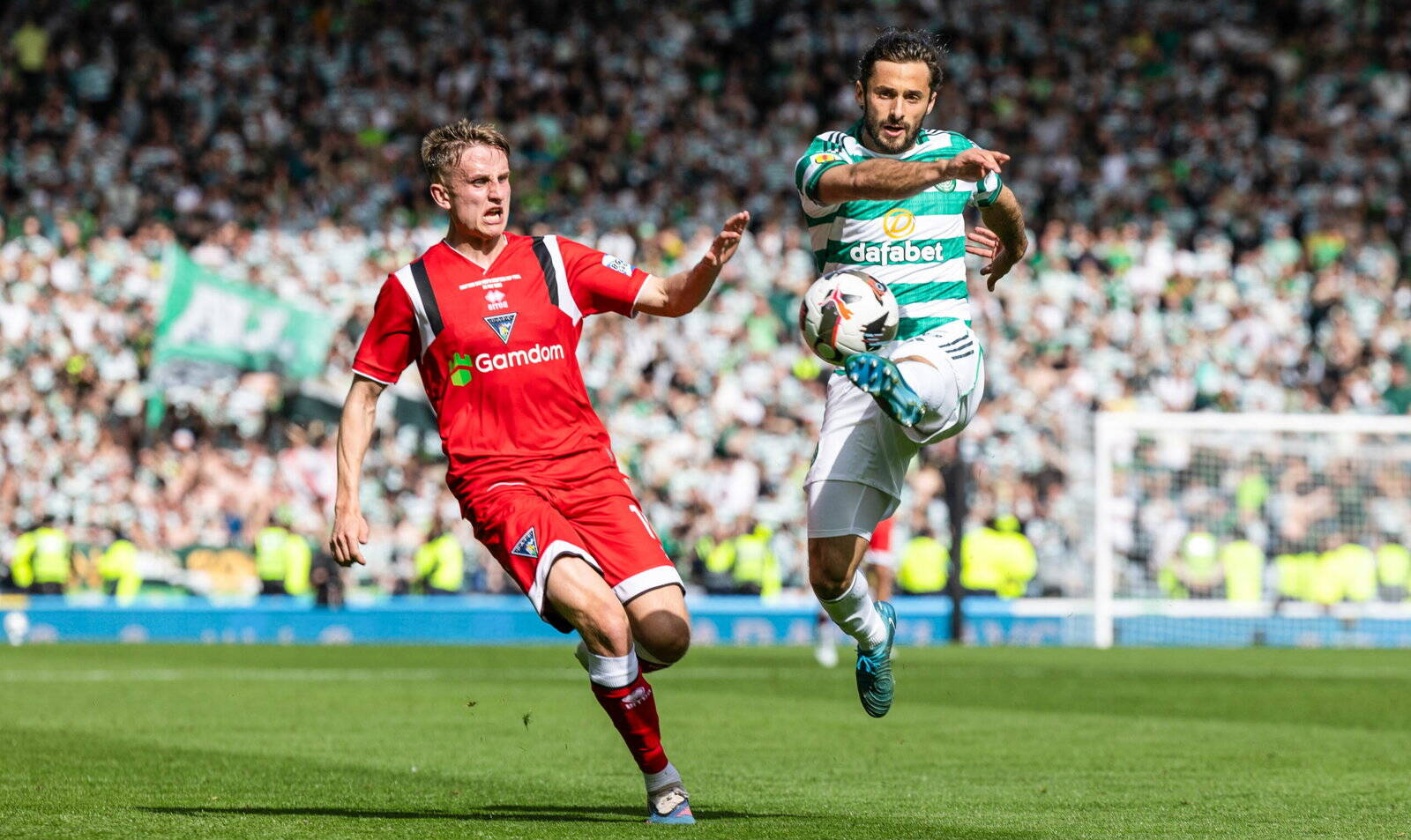 Sarrachi is an open goal. For God’s sake, Celtic, put it in the net.