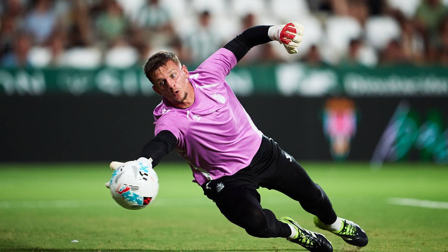 Celtic goalkeeper target ‘wants to join’ after offer ‘rejected’
