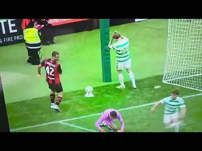 Standard nick walsh, robbing celtic of a potential penalty! #CELTIC #nickwalsh