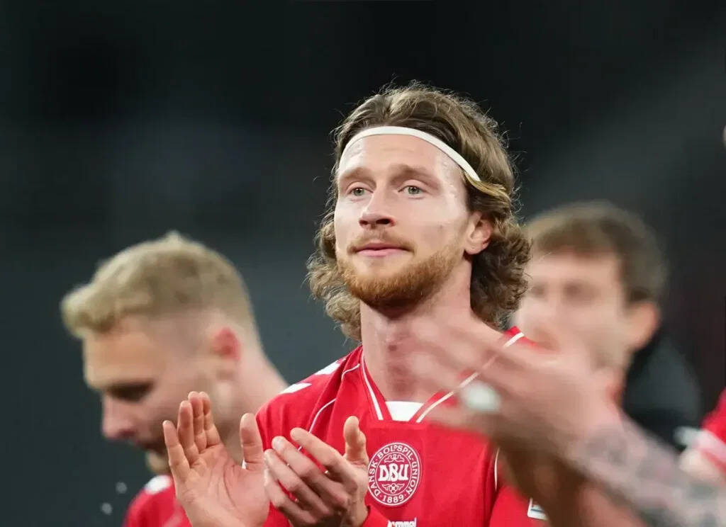 Celtic Confirm Kasper Høgh Signing As £11m Striker Takes Number Nine Shirt