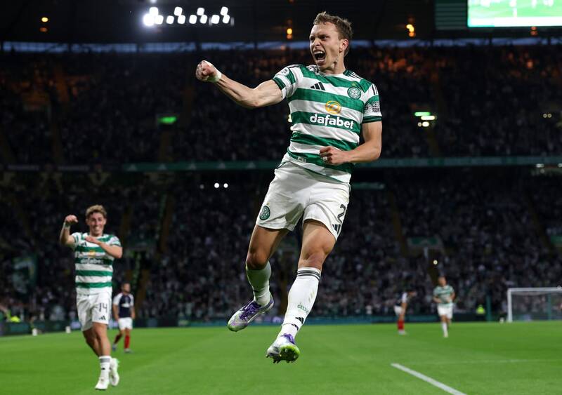 ‘Please no…’ Celtic fans need to take notice as Everton fans react to Alistair Johnston rumours