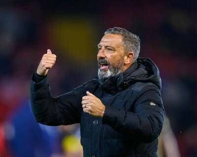 Celtic Five Points Clear as Rangers Fans Turn on McInnes – This Is Comedy Gold