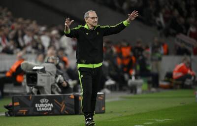 Martin O’Neill is the ace up our sleeve tonight. He’s the last man to win Celtic a European knockout tie, and that was 2004