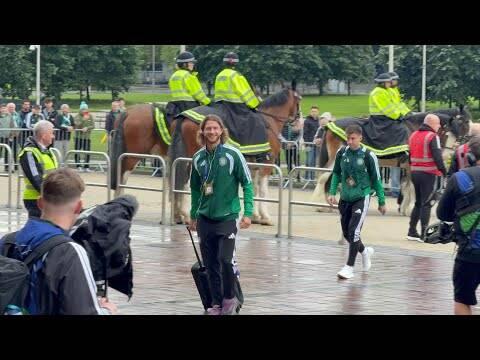 Celtic Team Bus Arriving Before the Celtic V Lask Game!!!