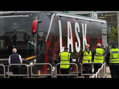 Lask Team Bus Arriving Before the Celtic V Lask Game!!
