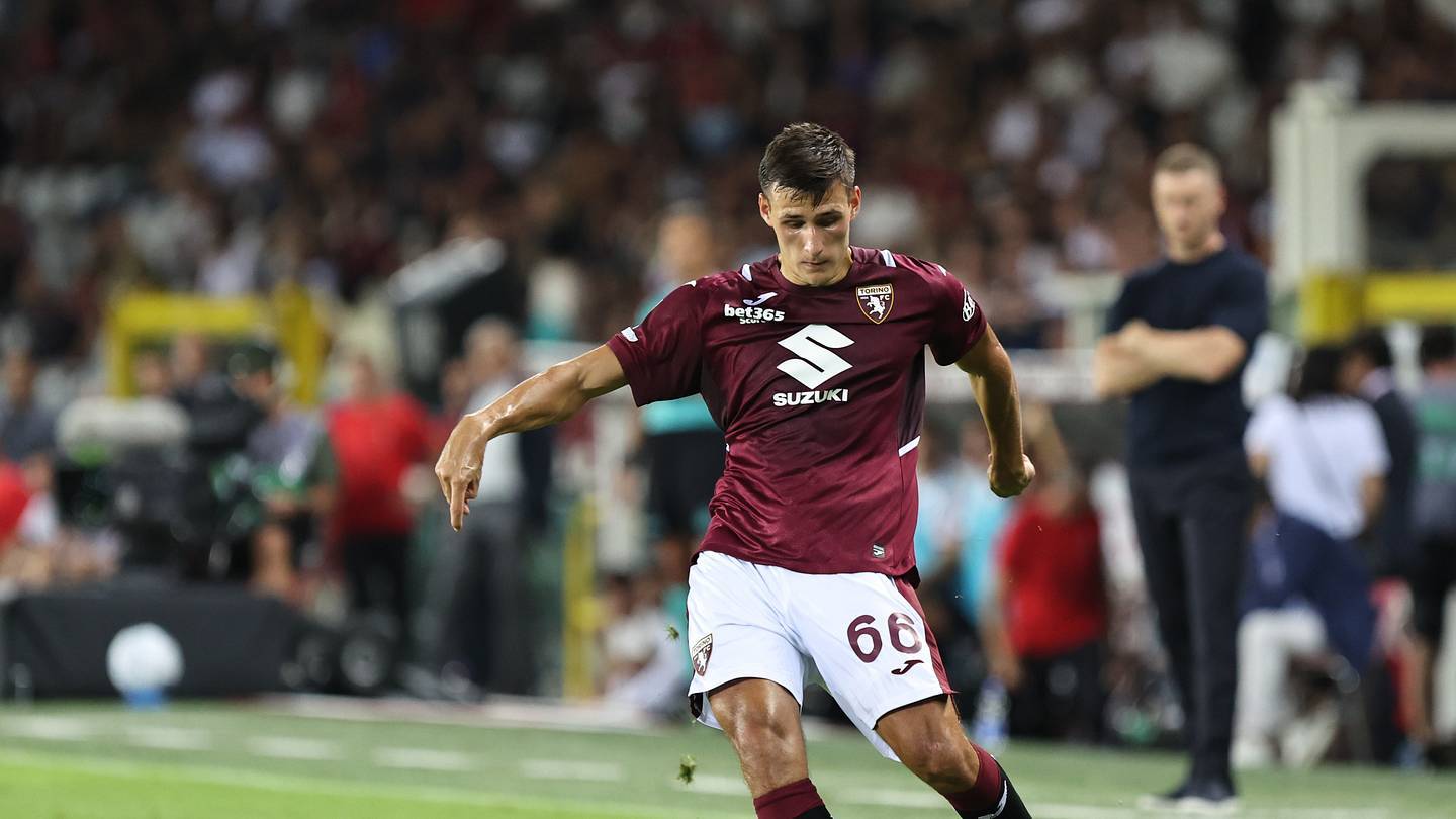 Celtic decide on sensible path to signing expensive midfielder &ndash; report