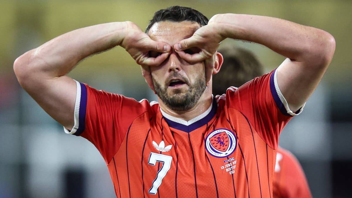 ‘I was desperate to go’ – John McGinn reveals why Celtic transfer collapsed