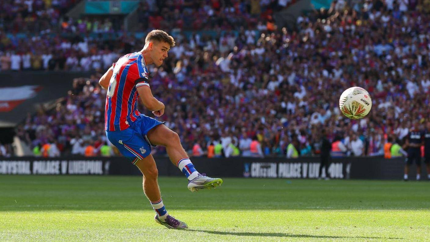Celtic linked to sign 22-year-old Premier League midfielder