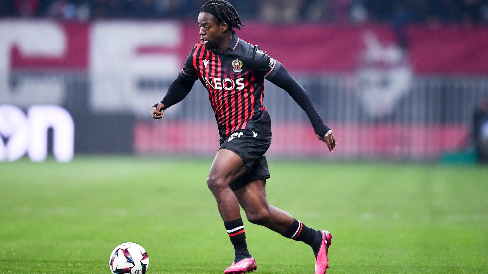 Report: Celtic open loan talks for versatile Feyenoord fullback