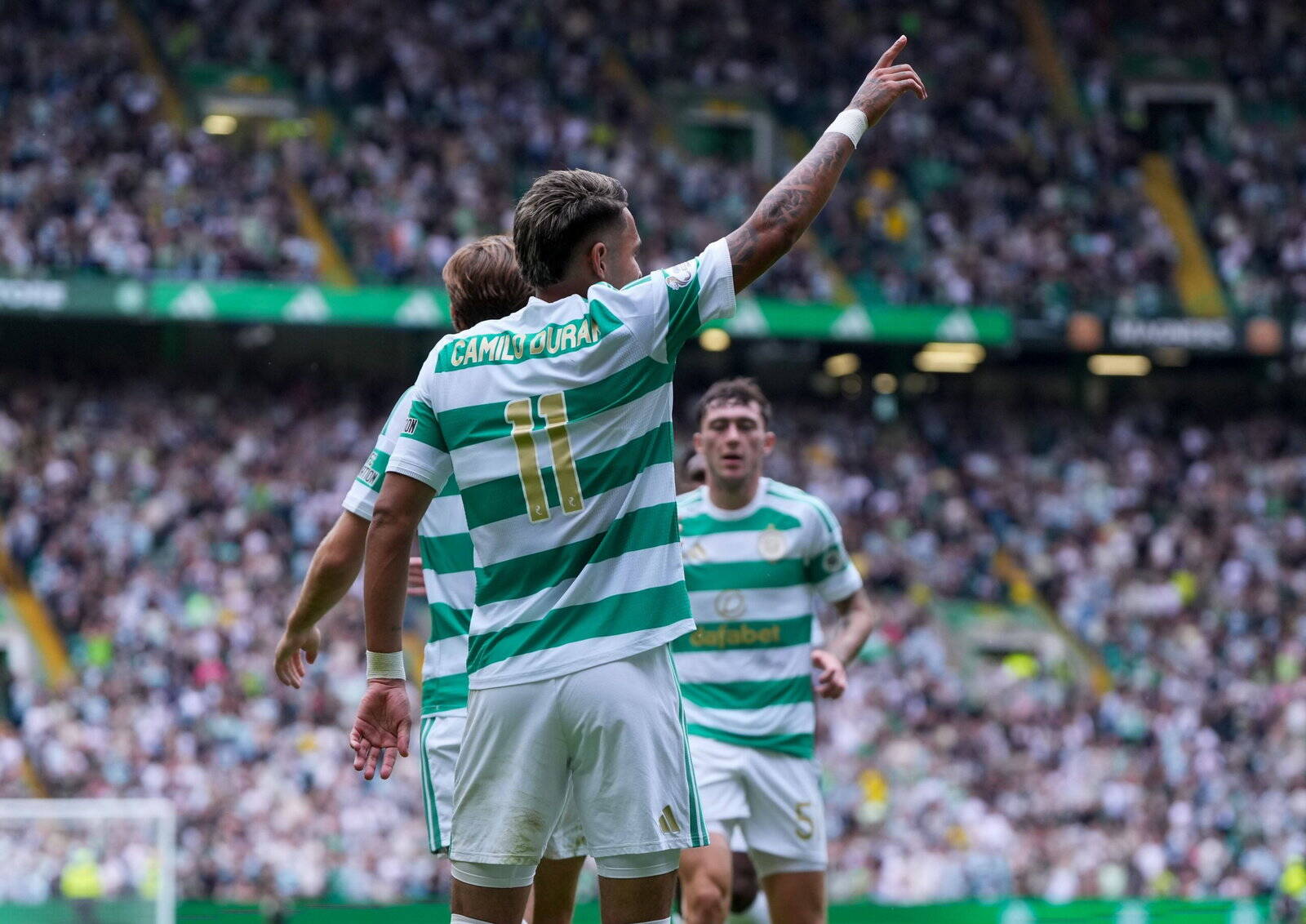 ‘They’re different’ – Camilo Duran blown away by Celtic fans after LASK disaster
