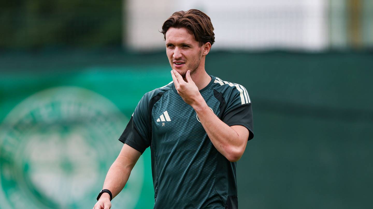 ‘Sharp’ Celtic star confirms deadline-beating move to EFL club