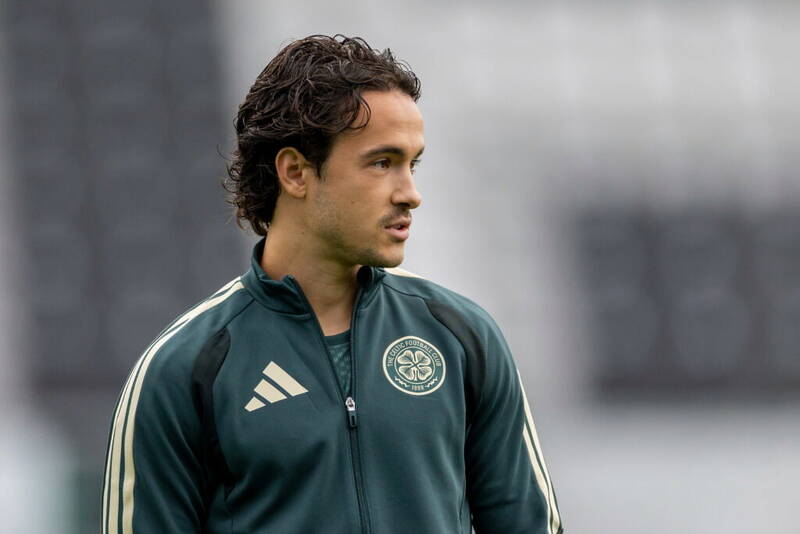 Mika Baur Makes ‘Incredible’ Celtic Goalkeeper Claim Mika Baur Makes ‘Incredible’ Celtic Goalkeeper Claim