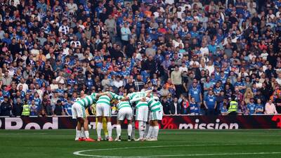 “Bullied...” &ndash; Chris Sutton fires dig at Celtic star who “plays backwards all the time”