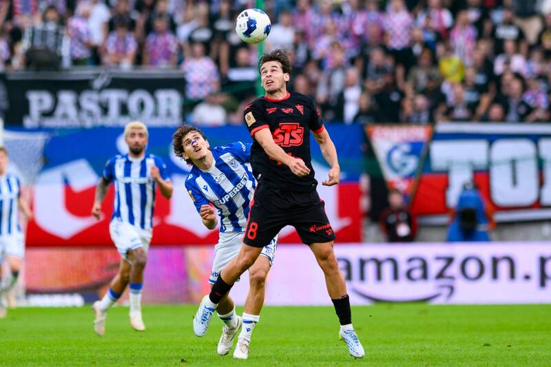 Celtic loanee Paulo Bernardo is flying high and sitting at the top of the table in Poland